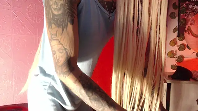 Snapshot of mariangel_tattooed_barbie chatting on February 15, 2026, 9:25 pm mariangel tattooed barbie online show from February 15, 2026, 9:25 pm