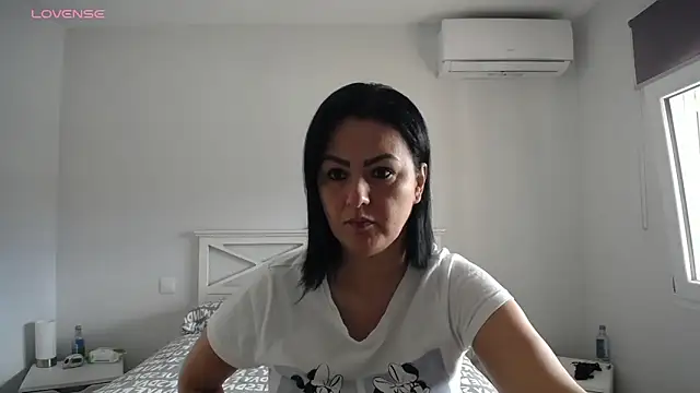 Snapshot of Sofiiaa_Cooper chatting on February 5, 2026, 10:33 am Sofiiaa Cooper online show from February 5, 2026, 10:33 am