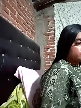 Snapshot of yovana13 chatting on November 6, 2025, 7:34 am yovana13 online show from November 6, 2025, 7:34 am