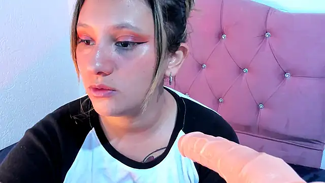 Snapshot of Mila_nixon02 chatting on February 21, 2025, 4:05 pm Mila nixon02 online show from February 21, 2025, 4:05 pm