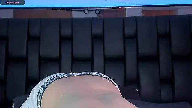 Snapshot of JadeSmiith_ chatting on February 14, 2025, 9:32 pm JadeSmiith online show from February 14, 2025, 9:32 pm
