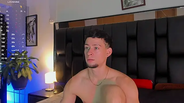 JadeSmiith  online show from October 8, 2025, 10:32 pm