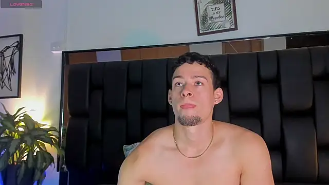 JadeSmiith  online show from November 28, 2025, 11:05 pm