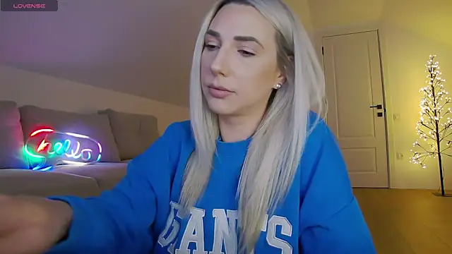 Snapshot of KhloeK chatting on January 17, 2026, 9:57 am KhloeK online show from January 17, 2026, 9:57 am