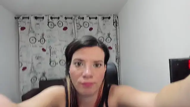 Snapshot of DanaaRey chatting on October 14, 2025, 4:29 pm DanaaRey online show from October 14, 2025, 4:29 pm