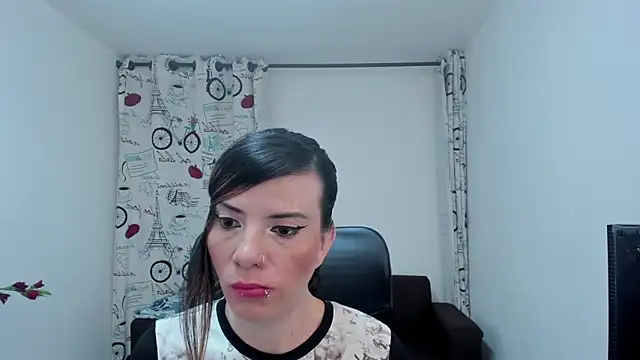 Snapshot of DanaaRey chatting on October 27, 2025, 3:35 pm DanaaRey online show from October 27, 2025, 3:35 pm