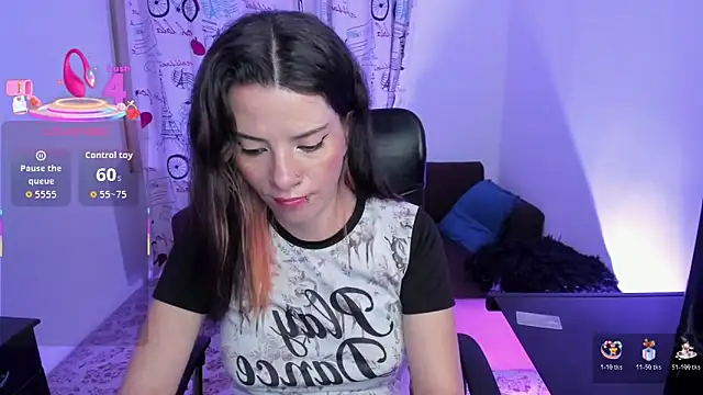 Snapshot of DanaaRey chatting on November 10, 2025, 4:12 pm DanaaRey online show from November 10, 2025, 4:12 pm