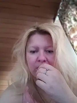 Snapshot of Lauri_scherri chatting on March 27, 2026, 3:35 pm Lauri scherri online show from March 27, 2026, 3:35 pm