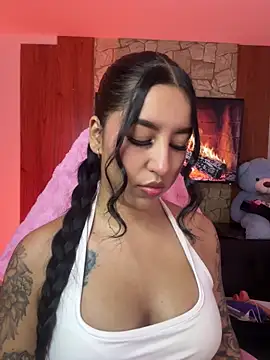 Snapshot of Tamara_Roberts1 chatting on May 13, 2026, 11:12 pm Tamara Roberts1 online show from May 13, 2026, 11:12 pm
