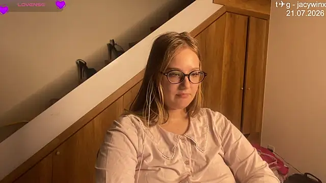 JacyWinslat online show from July 21, 2026, 5:14 pm