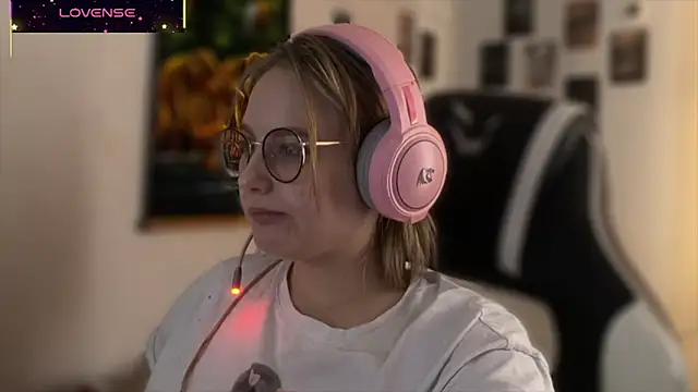 JacyWinslat online show from October 19, 2025, 1:03 pm