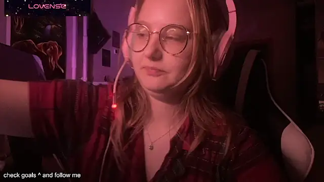 JacyWinslat online show from November 13, 2025, 4:00 pm