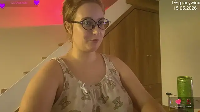 JacyWinslat online show from May 15, 2026, 2:37 pm