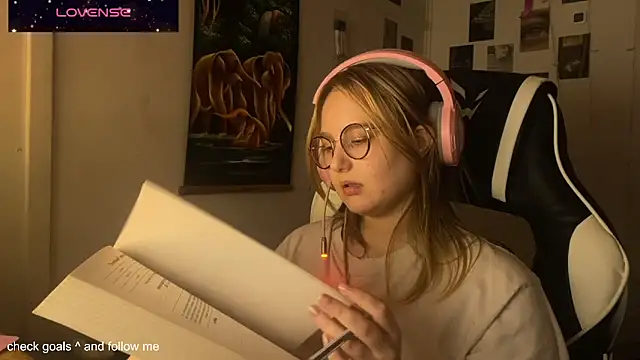 JacyWinslat online show from October 29, 2025, 3:11 pm