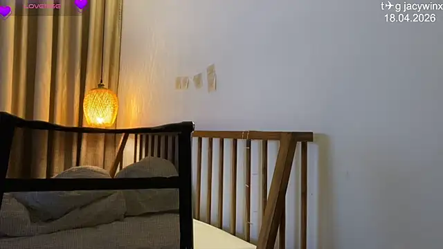 JacyWinslat online show from April 19, 2026, 11:44 am