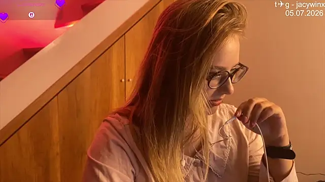 JacyWinslat online show from July 5, 2026, 7:32 pm