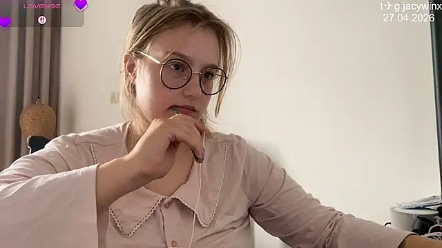 JacyWinslat online show from April 27, 2026, 9:40 am