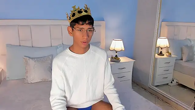 Snapshot of Nick_Collins18 chatting on September 19, 2025, 3:32 am Nick Collins18 online show from September 19, 2025, 3:32 am