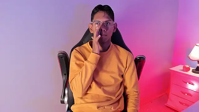 Snapshot of Nick_Collins18 chatting on October 7, 2025, 8:32 pm Nick Collins18 online show from October 7, 2025, 8:32 pm