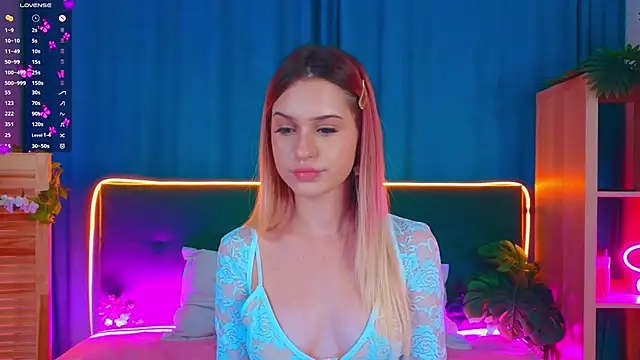 AlinaWalters online show from October 17, 2025, 8:54 pm