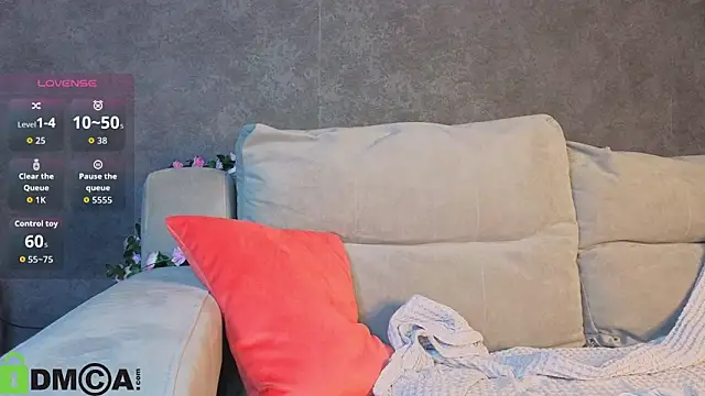 Snapshot of Little_Chips chatting on December 17, 2025, 5:29 pm Little Chips online show from December 17, 2025, 5:29 pm