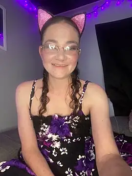 Cutebitchxh online show from April 18, 2026, 4:15 am