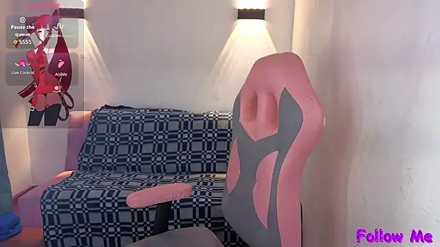 vittorialombardi   online show from March 25, 2026, 1:32 pm