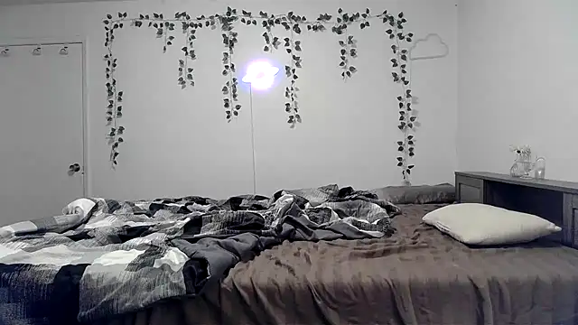 Snapshot of Kittyymaze1 chatting on February 1, 2026, 10:19 pm Kittyymaze1 online show from February 1, 2026, 10:19 pm