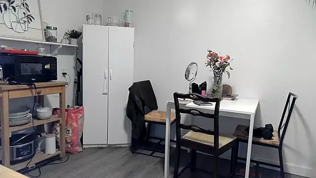 Snapshot of Kittyymaze1 chatting on February 20, 2026, 1:24 pm Kittyymaze1 online show from February 20, 2026, 1:24 pm