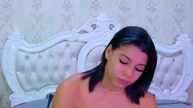 TiaraRosse online show from October 24, 2025, 12:37 pm