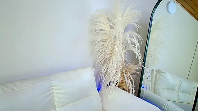 Snapshot of Rebeca_Williams_ chatting on February 21, 2025, 4:40 am Rebeca Williams  online show from February 21, 2025, 4:40 am