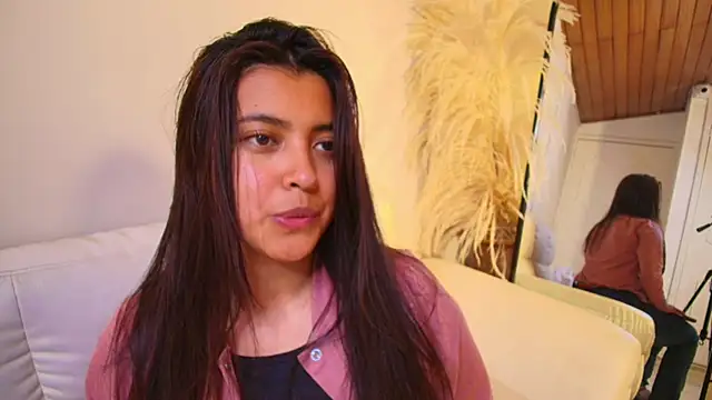 Snapshot of Rebeca_Williams_ chatting on February 13, 2025, 12:13 am Rebeca Williams  online show from February 13, 2025, 12:13 am