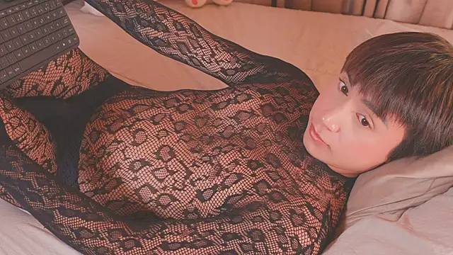 Snapshot of SweetHanson chatting on February 15, 2026, 8:08 pm SweetHanson online show from February 15, 2026, 8:08 pm