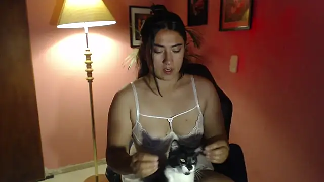 bunnyemilyrose36 online show from April 12, 2026, 8:17 am