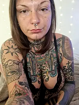 lizzardqueeen online show from February 21, 2026, 7:54 am