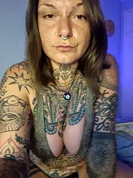 lizzardqueeen online show from October 14, 2025, 5:46 pm