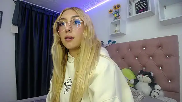 Soffy-brooks online show from October 9, 2025, 4:35 am