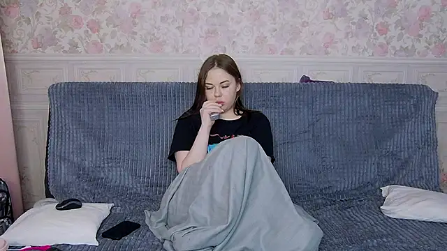 BettyCherryX online show from January 13, 2025, 4:18 am