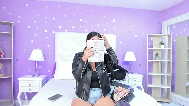 scarlette 15  online show from November 18, 2025, 3:21 am