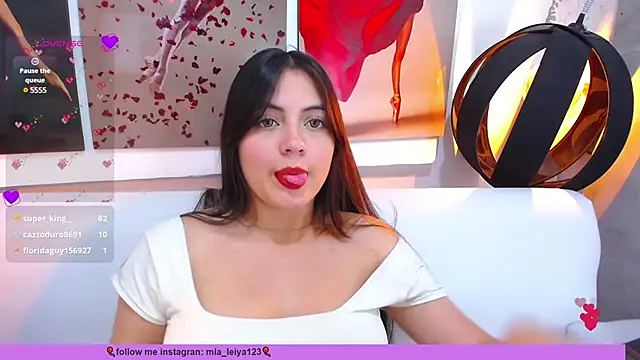 leiya 1303 online show from December 6, 2024, 9:40 pm