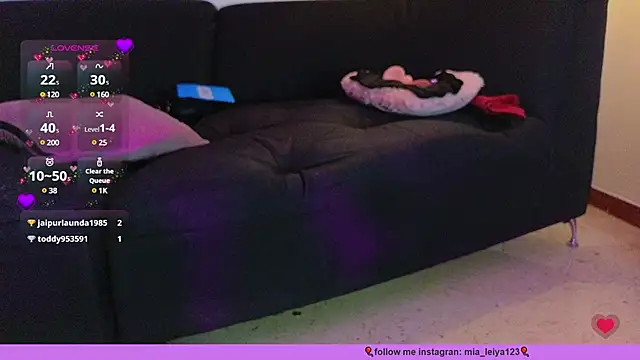 leiya 1303 online show from December 13, 2024, 5:27 am