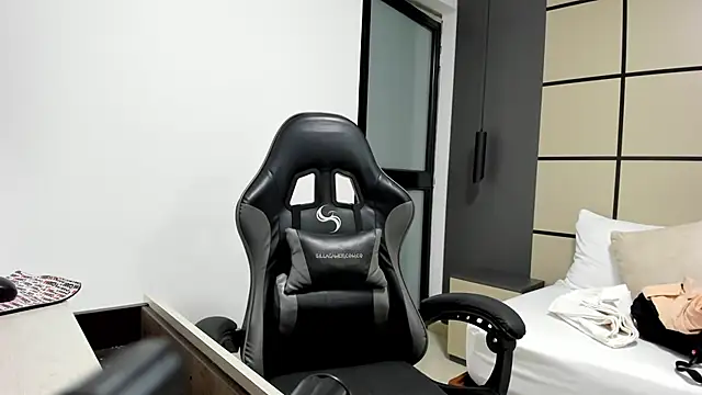 alma fenix online show from March 4, 2026, 12:24 pm