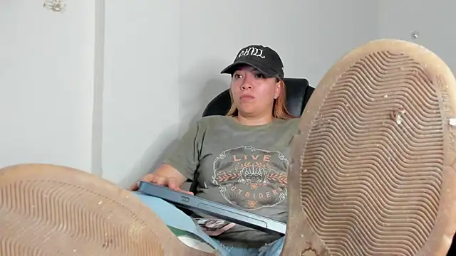 alma fenix online show from March 27, 2026, 5:05 am