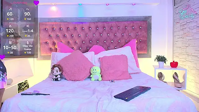 Snapshot of EmmaWilder chatting on January 7, 2026, 8:36 pm EmmaWilder online show from January 7, 2026, 8:36 pm