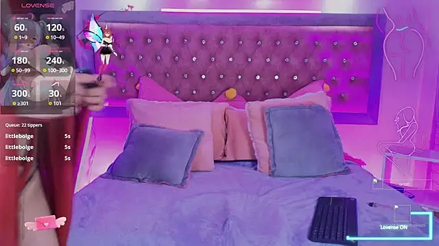 Snapshot of EmmaWilder chatting on November 18, 2025, 8:34 pm EmmaWilder online show from November 18, 2025, 8:34 pm