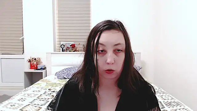 cute and hot online show from February 5, 2025, 3:52 pm