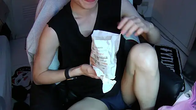 Ray175oo online show from April 29, 2026, 5:52 pm