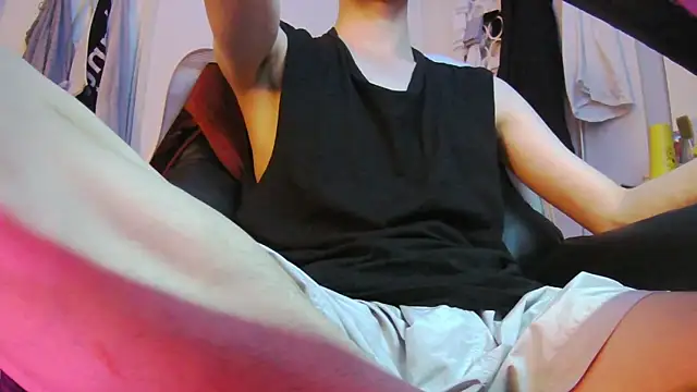 Ray175oo online show from April 18, 2026, 5:37 pm