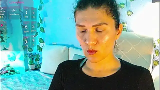 Snapshot of venus_swet_ chatting on November 12, 2025, 11:30 pm venus swet online show from November 12, 2025, 11:30 pm