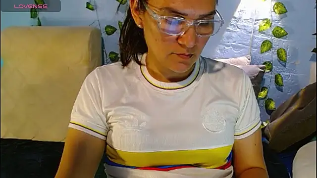 Snapshot of venus_swet_ chatting on May 18, 2026, 12:55 am venus swet online show from May 18, 2026, 12:55 am